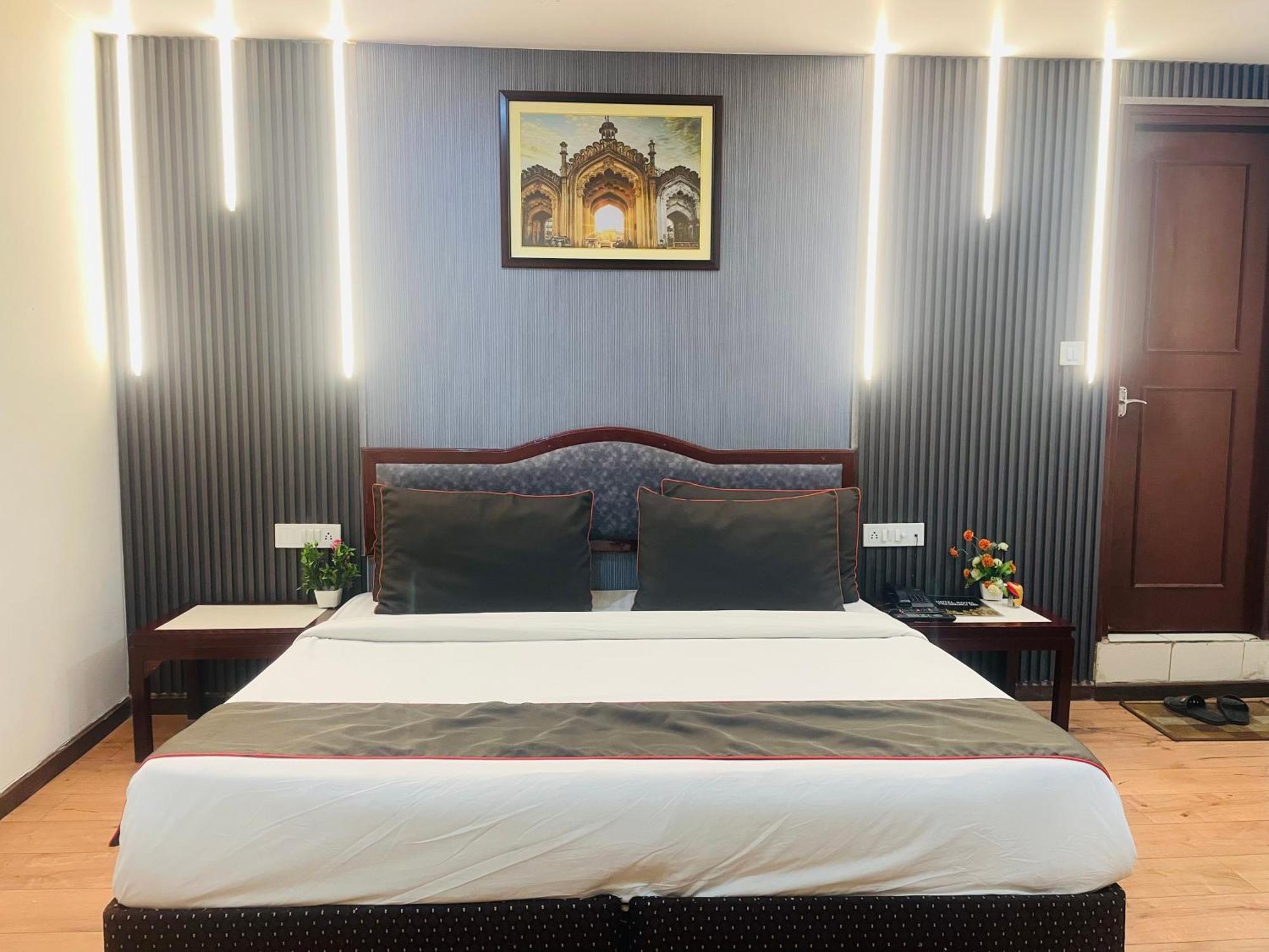 The Royal Presidency Inn Lucknow Exterior photo
