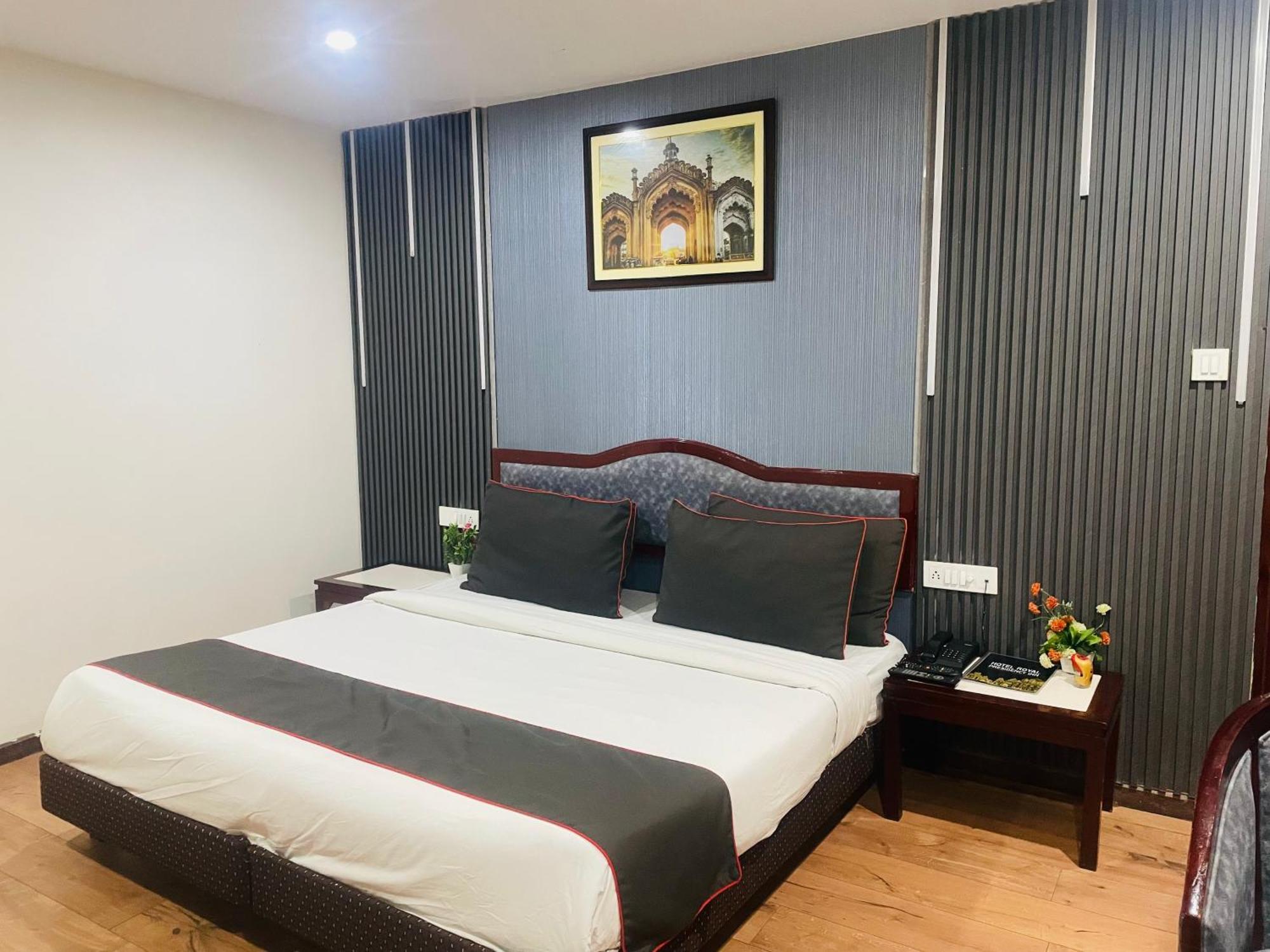 The Royal Presidency Inn Lucknow Exterior photo